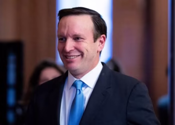 Senator accuses Binance of aiding Trump crypto deals for CZ pardon