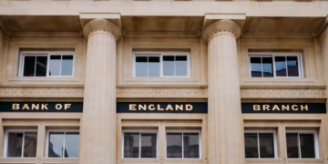 Bank of England's proposed £20K stablecoin cap sparks debate over innovation versus safety