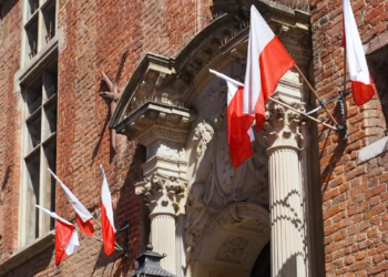 Poland crypto bill returns unchanged as Warsaw power clash intensifies