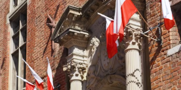 Poland crypto bill returns unchanged as Warsaw power clash intensifies