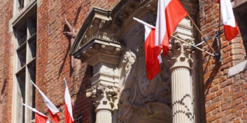 Poland crypto asset market bill veto sparks major political confrontation
