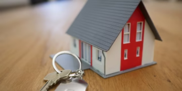 Crypto mortgages gain ground but face valuation and regulatory risks