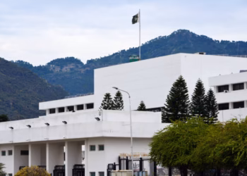 Pakistan ends its eight-year ban on crypto banking — and the rules are strict