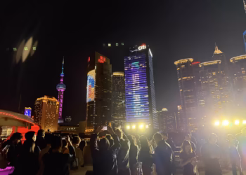 Solana puts an office in Shanghai Tower and a billboard on the skyline, and CZ says BNB Chain couldn't